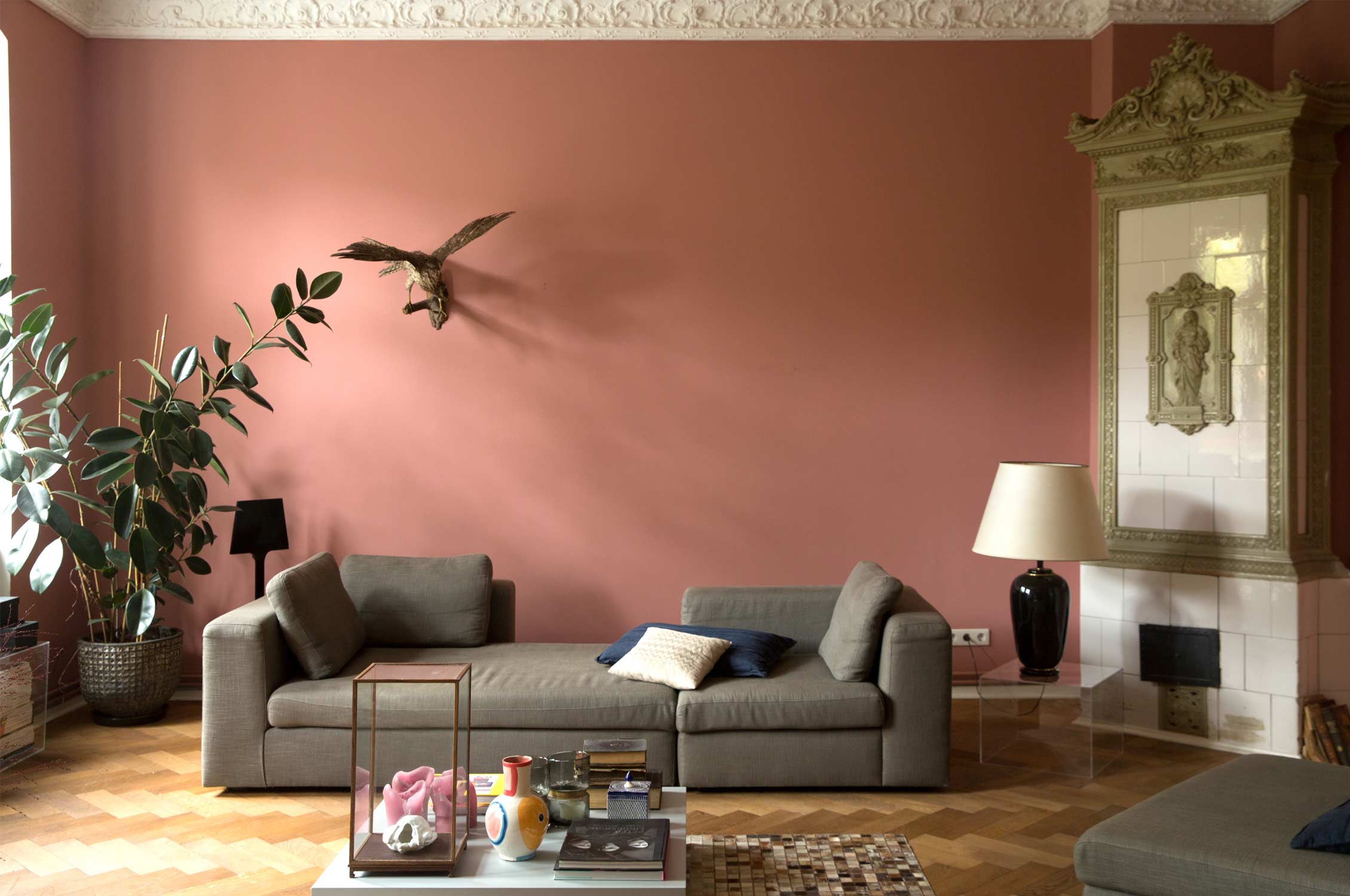 Loft of a Berlin Hair Stylist, Berlin Kreuzberg, Lounge home, Kreuzberg Home, smooth home, dark colors