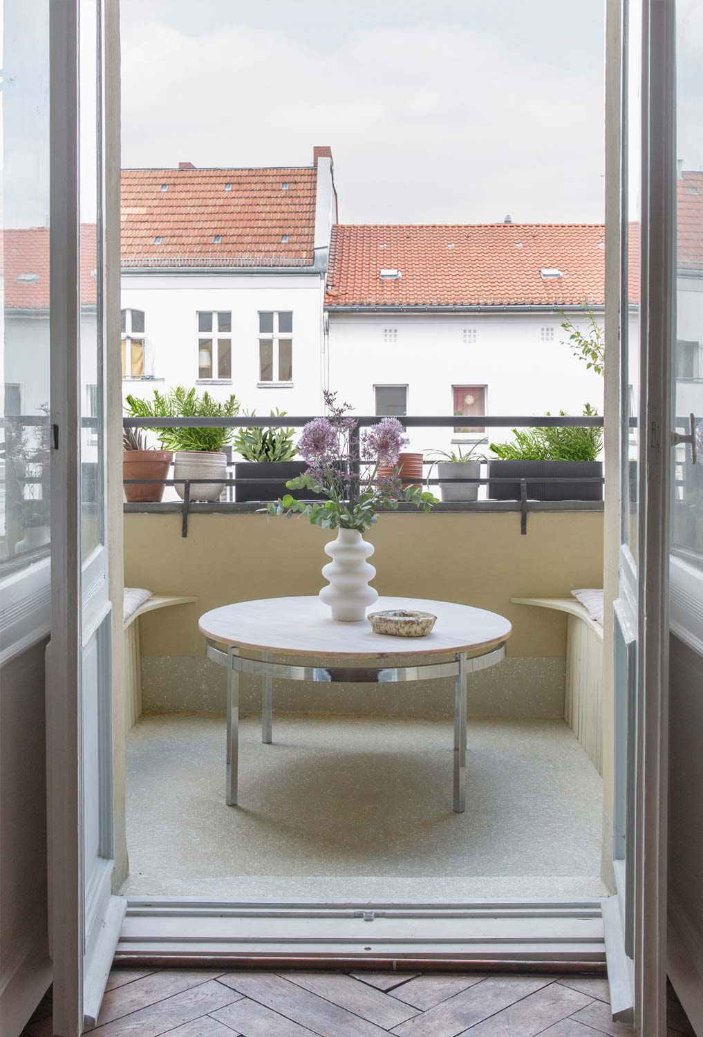 Caterina´s apartment Berlin Neukölln, flat, apartment, colors, cozy home, Interior Design Wohnung, Living, Interieur, Ausstattung, Style, Pop Colors, Strong Colors, Starke Farben