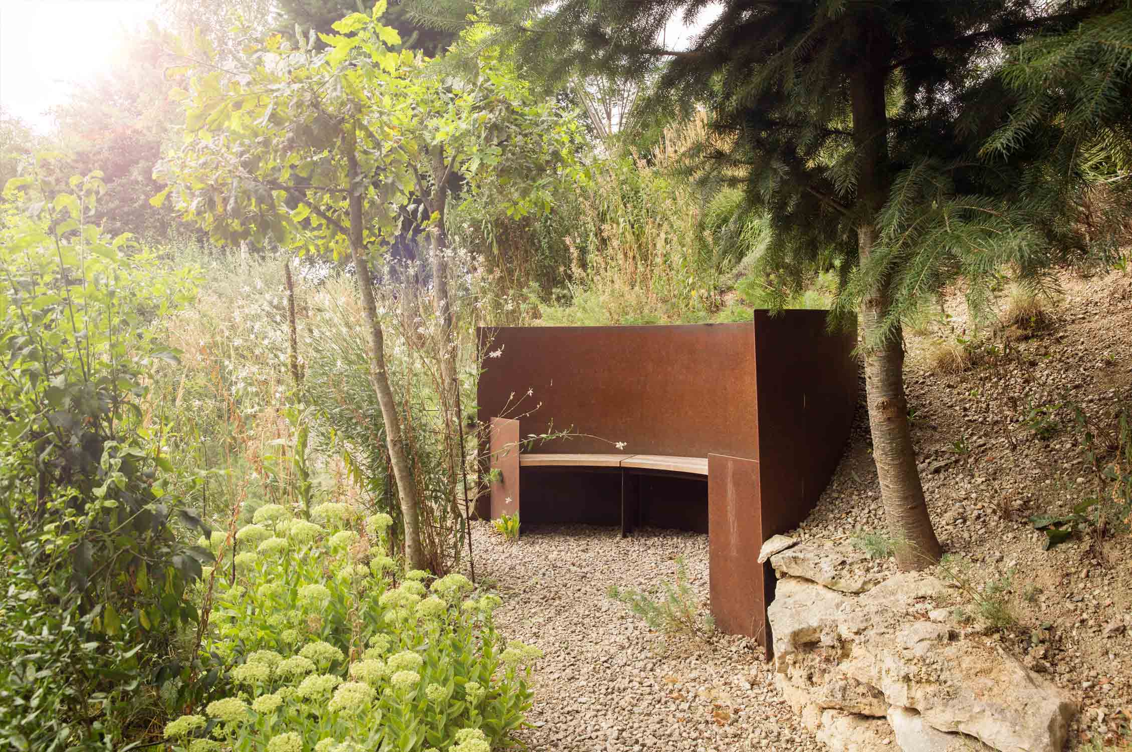 Garden Smith Bavaria, Germany, Gardening, Garten, Pflanzen, Plants, Outdoor, Draußen, grün, green, grüner Daumen, green Thumb, Schmied, Gartenmöbel, garden furniture, corten steel, Cortenstahl, fireplace, Feuerschale, Natur, nature, natural materials