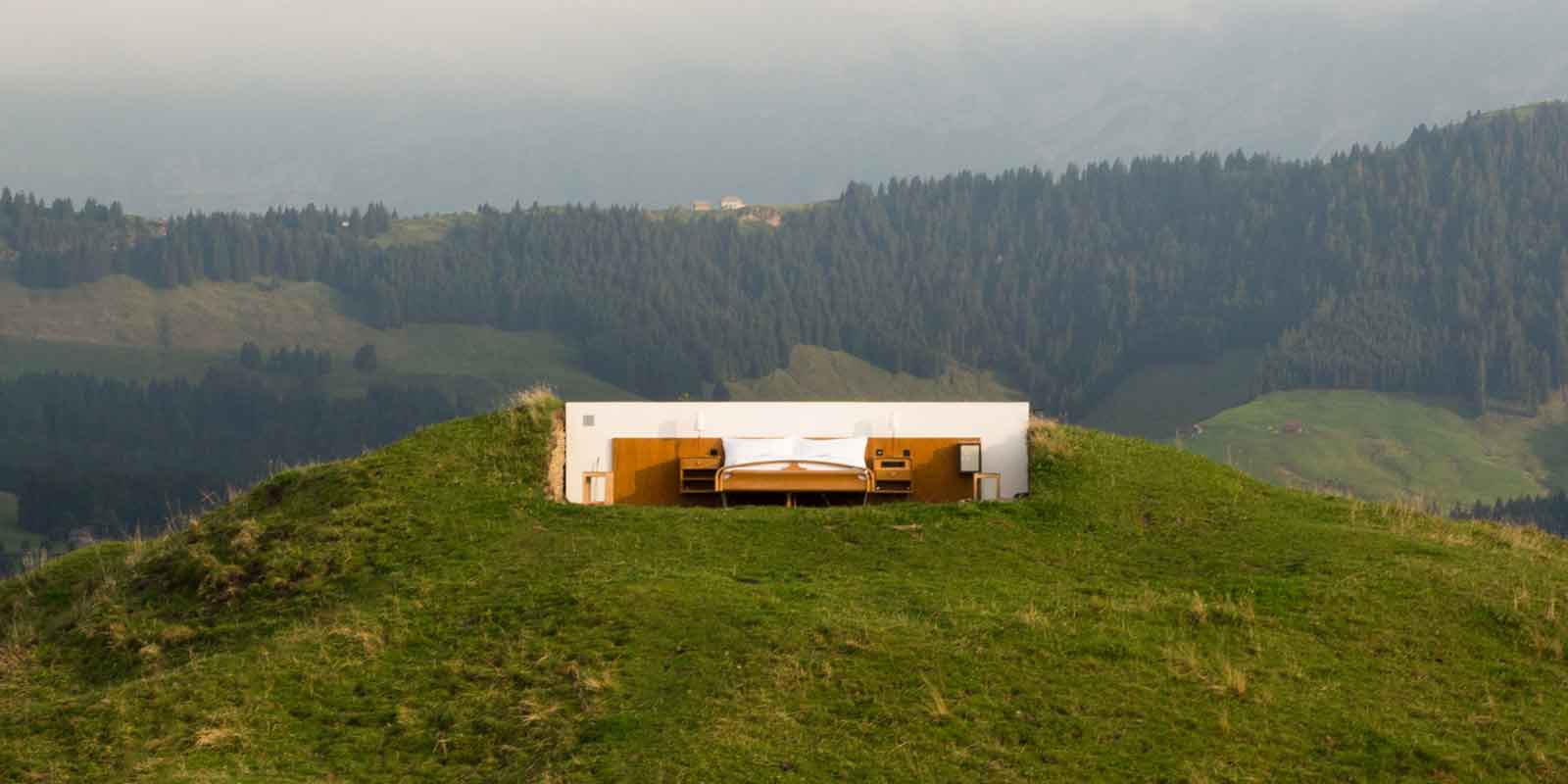 Outdoor Hotel Room, Switzer Alps, Hotelzimmer, Glamping, Hotelbett, Buttler, Schweizer Alpen, Kunstinstallation